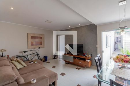 Sala de casa à venda com 4 quartos, 230m² em Vila Carmosina, São Paulo