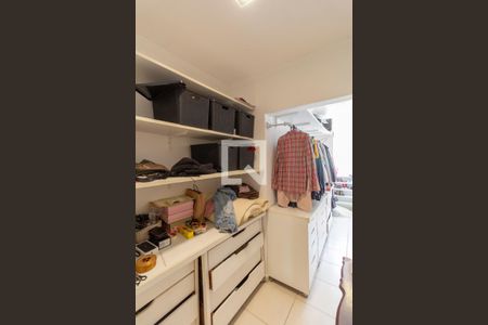 Casa à venda com 230m², 4 quartos e 2 vagasCloset 