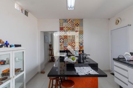 Casa à venda com 230m², 4 quartos e 2 vagasCozinha 