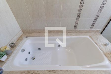 Casa à venda com 230m², 4 quartos e 2 vagasBanheiro Suíte 