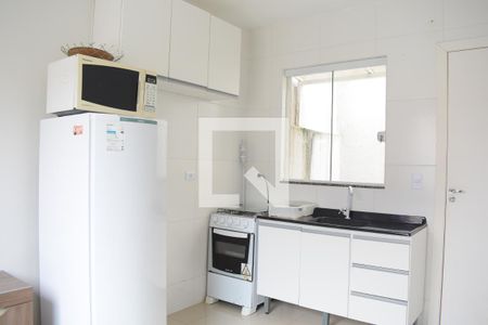 Sala de casa de condomínio para alugar com 2 quartos, 53m² em Pinheirinho, Curitiba