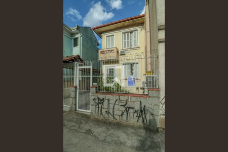 Casa à venda com 300m², 4 quartos e 1 vaga Casa à venda com 300m², 4 quartos e 1 vagaFachada