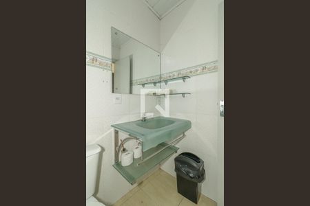 Casa à venda com 300m², 4 quartos e 1 vaga Casa à venda com 300m², 4 quartos e 1 vagaBanheiro casa fundos