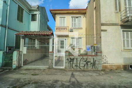 Casa à venda com 300m², 4 quartos e 1 vaga Casa à venda com 300m², 4 quartos e 1 vagaFachada