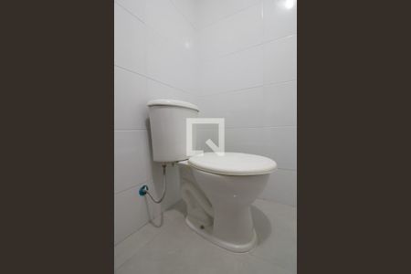 Banheiro de apartamento para alugar com 1 quarto, 36m² em Jardim Dona Leopoldina, Porto Alegre