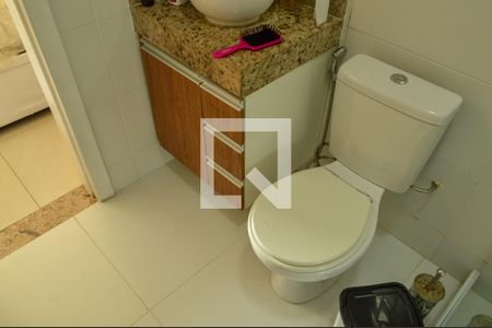 Casa de condomínio à venda com 21m², 3 quartos e 3 vagasBanheiro da Suíte 2