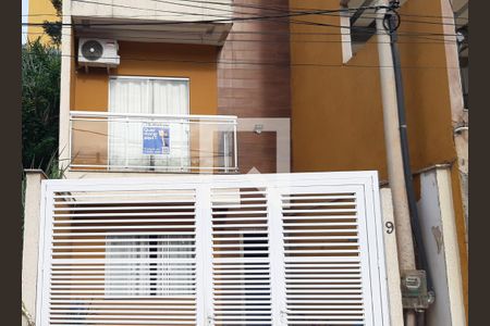 Casa de condomínio à venda com 21m², 3 quartos e 3 vagasPlaca