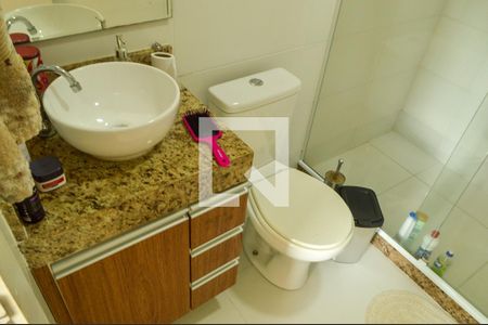 Casa de condomínio à venda com 21m², 3 quartos e 3 vagasBanheiro da Suíte 2