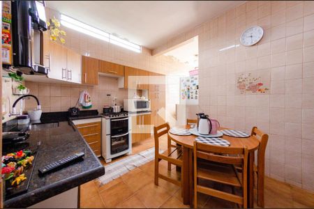 Casa para alugar com 220m², 3 quartos e 2 vagas Casa para alugar com 220m², 3 quartos e 2 vagasCozinha