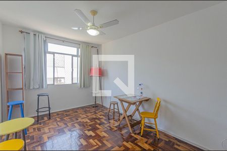 Sala de apartamento à venda com 3 quartos, 60m² em Medianeira, Porto Alegre