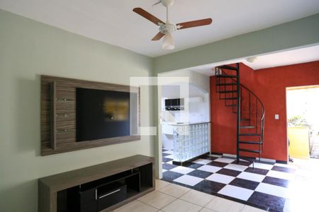 Sala de casa para alugar com 2 quartos, 180m² em São Geraldo, Belo Horizonte