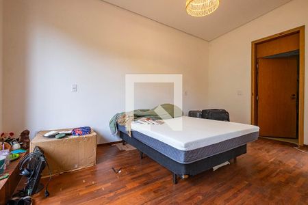 Casa à venda com 370m², 4 quartos e 4 vagas Casa à venda com 370m², 4 quartos e 4 vagasSuíte 3