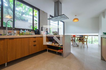 Casa à venda com 370m², 4 quartos e 4 vagas Casa à venda com 370m², 4 quartos e 4 vagasCozinha