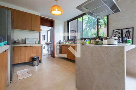 Casa à venda com 370m², 4 quartos e 4 vagas Casa à venda com 370m², 4 quartos e 4 vagasCozinha