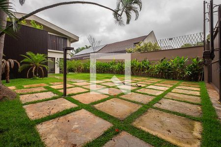 Casa à venda com 370m², 4 quartos e 4 vagas Casa à venda com 370m², 4 quartos e 4 vagasQuintal