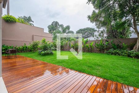 Casa à venda com 370m², 4 quartos e 4 vagas Casa à venda com 370m², 4 quartos e 4 vagasQuintal