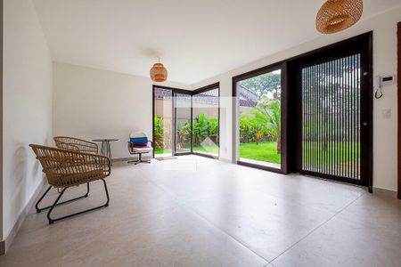 Sala de casa à venda com 4 quartos, 370m² em Alto de Pinheiros, São Paulo