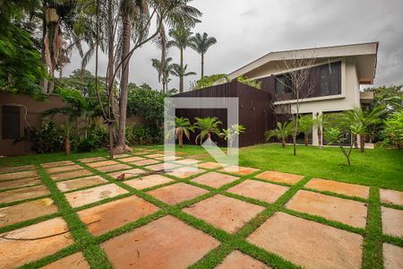 Casa à venda com 370m², 4 quartos e 4 vagas Casa à venda com 370m², 4 quartos e 4 vagasQuintal