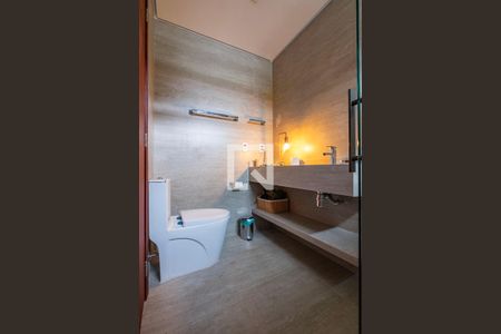 Suíte 1 - Banheiro de casa à venda com 4 quartos, 370m² em Alto de Pinheiros, São Paulo