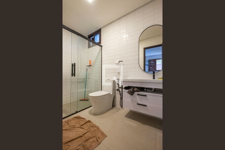 Casa à venda com 370m², 4 quartos e 4 vagas Casa à venda com 370m², 4 quartos e 4 vagasÁrea de Serviço - Banheiro