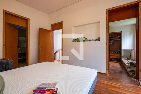 Casa à venda com 370m², 4 quartos e 4 vagas Casa à venda com 370m², 4 quartos e 4 vagasSuíte 3