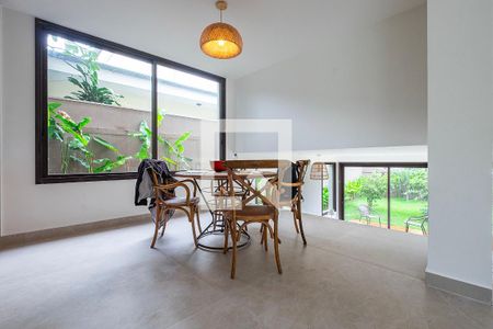 Sala de casa à venda com 4 quartos, 370m² em Alto de Pinheiros, São Paulo