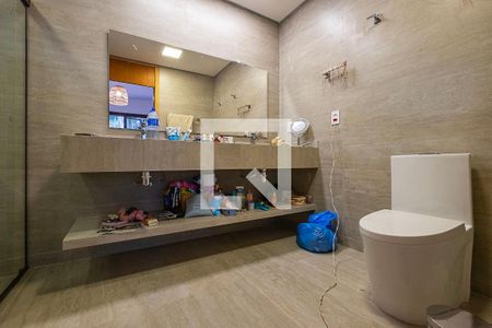 Casa à venda com 370m², 4 quartos e 4 vagas Casa à venda com 370m², 4 quartos e 4 vagasSuíte 3 - Banheiro