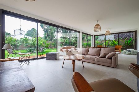 Sala de casa à venda com 4 quartos, 370m² em Alto de Pinheiros, São Paulo