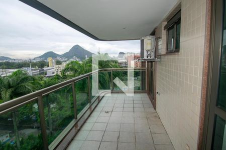 Apartamento à venda com 166m², 3 quartos e 2 vagas Apartamento à venda com 166m², 3 quartos e 2 vagasVaranda