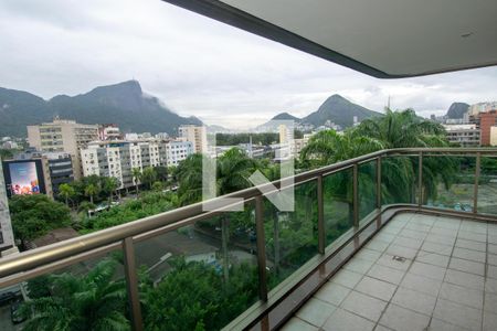 Apartamento à venda com 166m², 3 quartos e 2 vagas Apartamento à venda com 166m², 3 quartos e 2 vagasVaranda