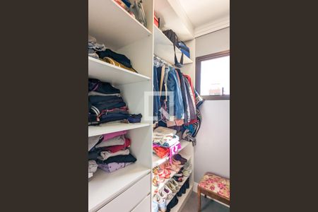 Apartamento à venda com 208m², 3 quartos e 2 vagas Apartamento à venda com 208m², 3 quartos e 2 vagasCloset da suíte 2