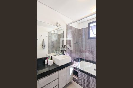 Apartamento à venda com 208m², 3 quartos e 2 vagas Apartamento à venda com 208m², 3 quartos e 2 vagasBanheiro da suíte 1