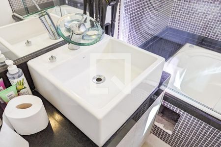 Apartamento à venda com 208m², 3 quartos e 2 vagas Apartamento à venda com 208m², 3 quartos e 2 vagasBanheiro da suíte 1