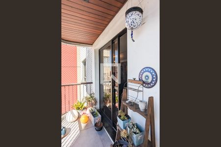 Apartamento à venda com 208m², 3 quartos e 2 vagas Apartamento à venda com 208m², 3 quartos e 2 vagasVaranda