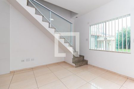 Sala de casa de condomínio para alugar com 2 quartos, 65m² em Parque Cruzeiro do Sul, São Paulo