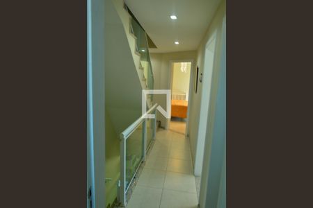 Casa à venda com 200m², 3 quartos e 1 vagaCorredor e Escada