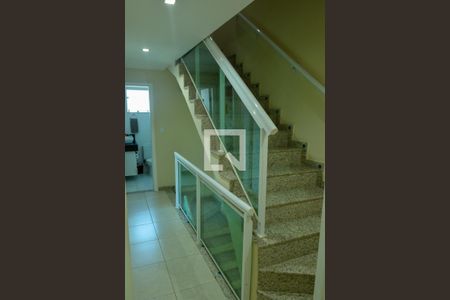 Casa à venda com 200m², 3 quartos e 1 vagaCorredor e Escada