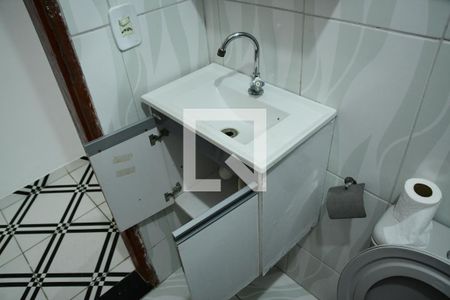 Banheiro de casa para alugar com 1 quarto, 22m² em Parque Santa Rita de Cássia, Cotia