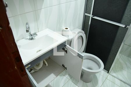 Banheiro de casa para alugar com 1 quarto, 22m² em Parque Santa Rita de Cássia, Cotia