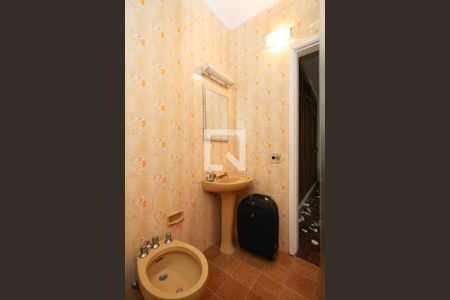 Casa à venda com 280m², 3 quartos e 7 vagasBanheiro da Suíte 2