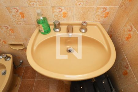 Casa à venda com 280m², 3 quartos e 7 vagasBanheiro da Suíte 2