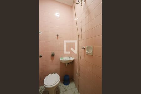 Casa à venda com 280m², 3 quartos e 7 vagasBanheiro de serviço