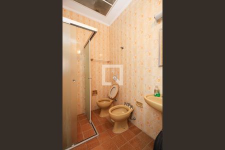 Casa à venda com 280m², 3 quartos e 7 vagasBanheiro da Suíte 2