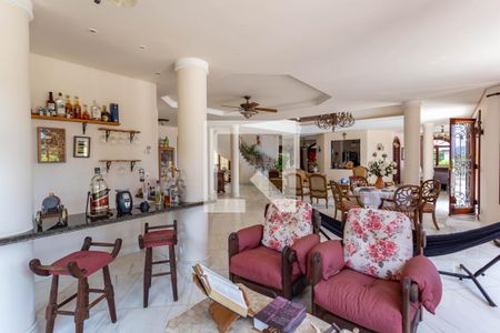 Sala de casa de condomínio para alugar com 7 quartos, 750m² em Canto das Águas, Rio Acima