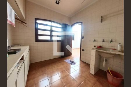 Casa à venda com 302m², 4 quartos e 4 vagas Casa à venda com 302m², 4 quartos e 4 vagasLavanderia