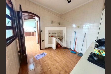 Casa à venda com 302m², 4 quartos e 4 vagas Casa à venda com 302m², 4 quartos e 4 vagasLavanderia