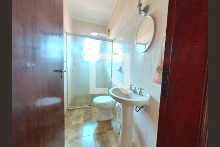 Casa à venda com 302m², 4 quartos e 4 vagas Casa à venda com 302m², 4 quartos e 4 vagasBanheiro Social Piso Superior