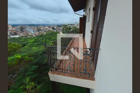 Casa à venda com 302m², 4 quartos e 4 vagas Casa à venda com 302m², 4 quartos e 4 vagasVaranda Quarto 1 e Quato 2