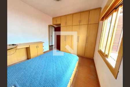 Casa à venda com 302m², 4 quartos e 4 vagas Casa à venda com 302m², 4 quartos e 4 vagasQuarto 3