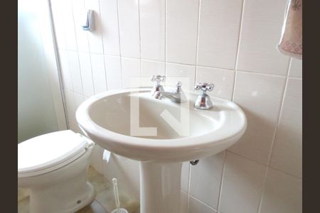 Casa à venda com 302m², 4 quartos e 4 vagasBanheiro Social Piso Superior - Pia